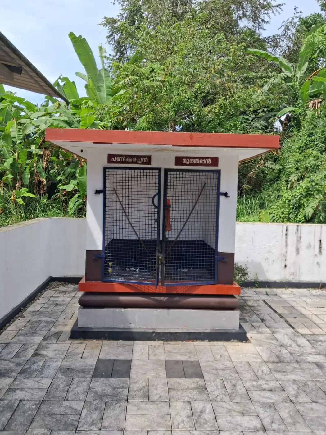 ക്ഷേത്രമുറ്റത്തെ മറ്റൊരു സന്നിധി